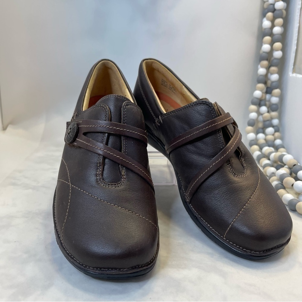 Clarks Unstructured Un.Esma Brown Leather Slip On Loafer Comfort Shoes 7W - Picture 3 of 9
